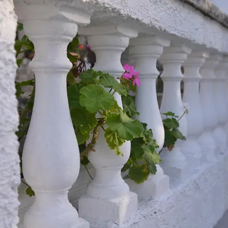 Troullos Traditional Homes Aparthotel Archanes