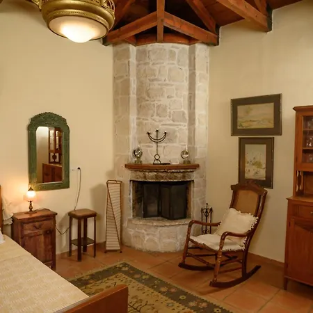Troullos Traditional Homes Aparthotel