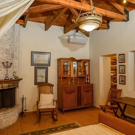Troullos Traditional Homes Aparthotel