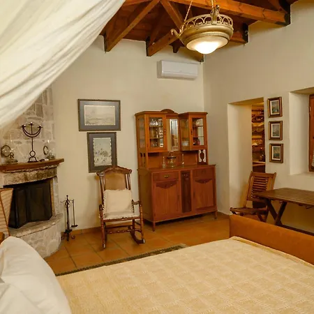 Troullos Traditional Homes Aparthotel